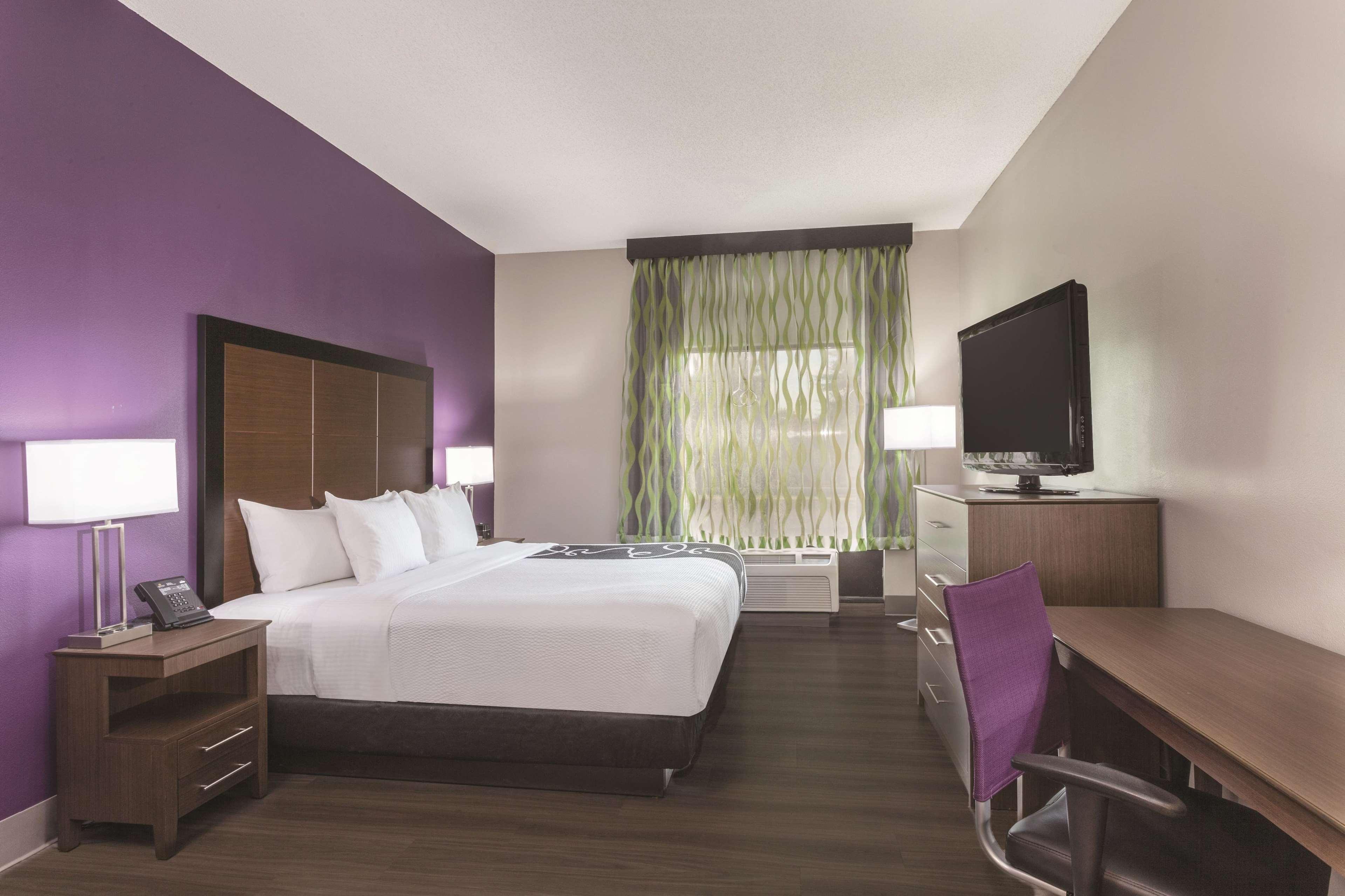 Отель La Quinta By Wyndham Columbus North Экстерьер фото