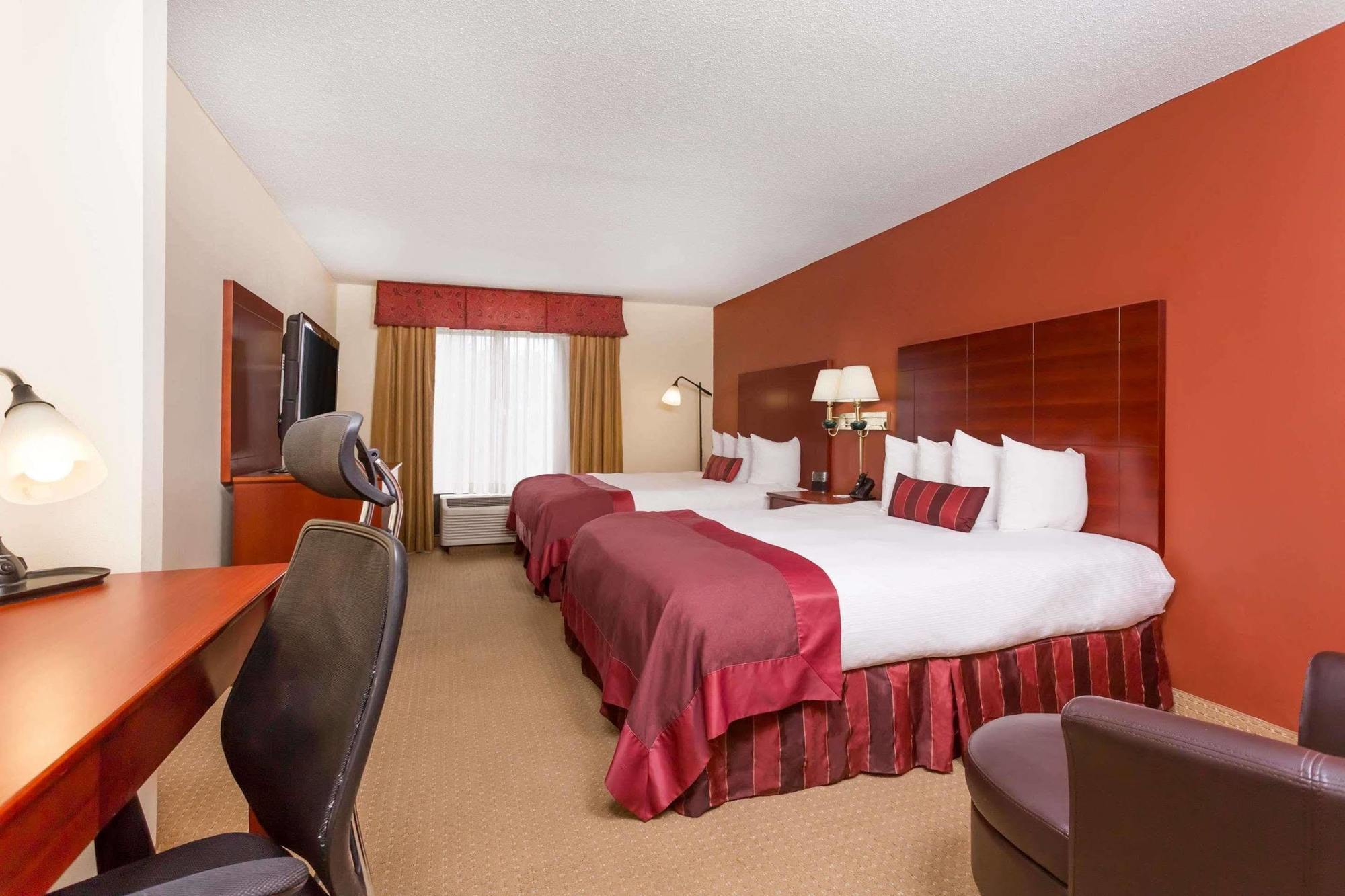 Отель La Quinta By Wyndham Columbus North Экстерьер фото