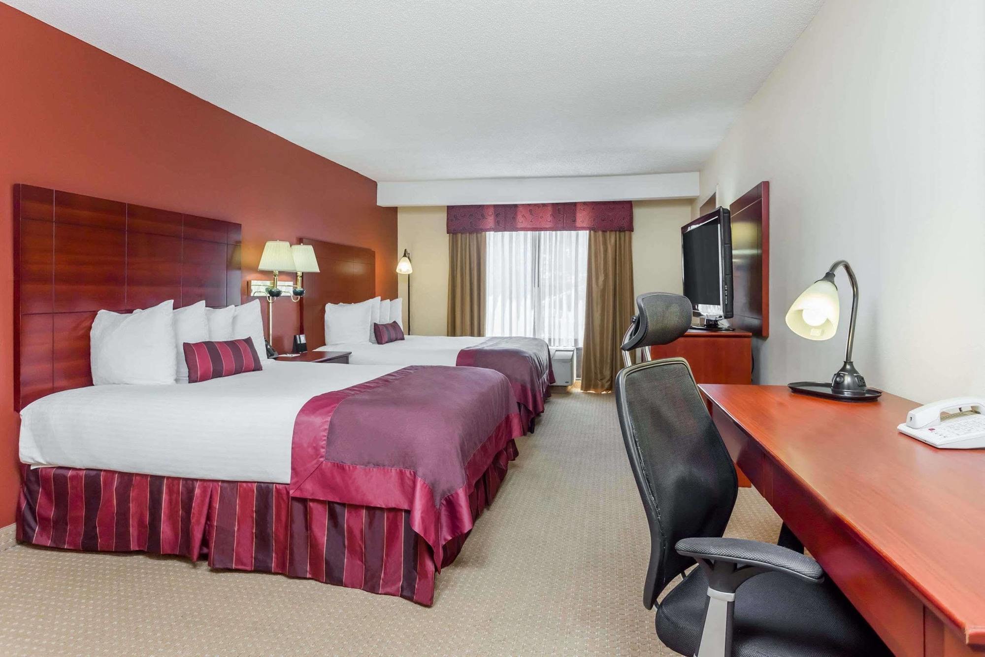 Отель La Quinta By Wyndham Columbus North Экстерьер фото