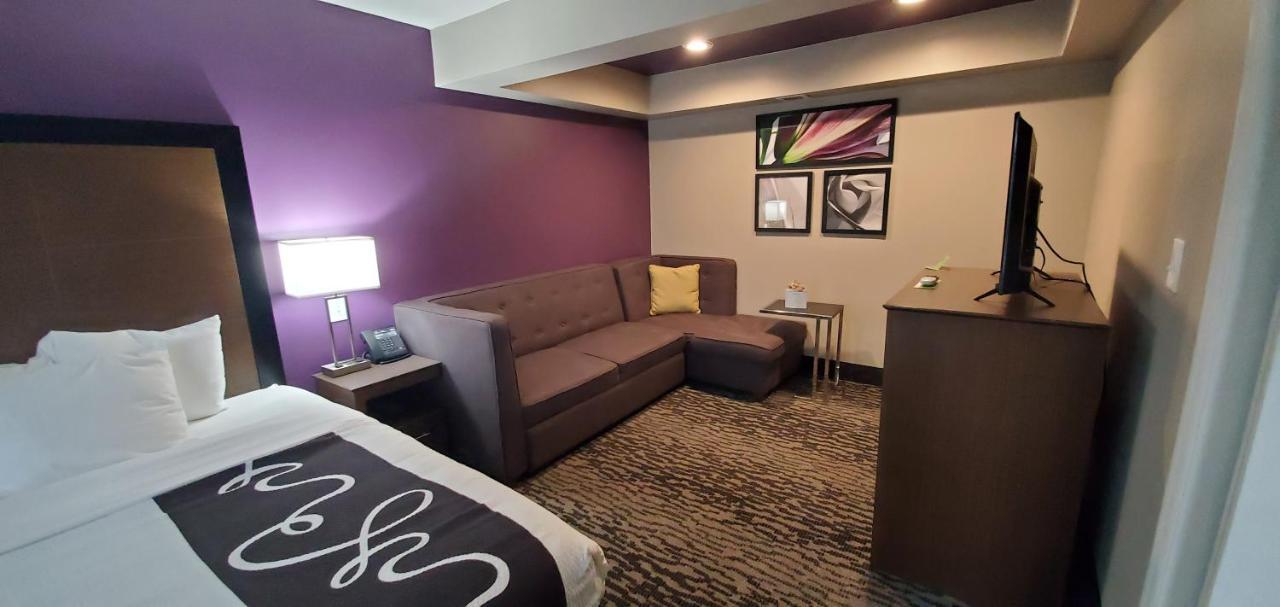 Отель La Quinta By Wyndham Columbus North Экстерьер фото